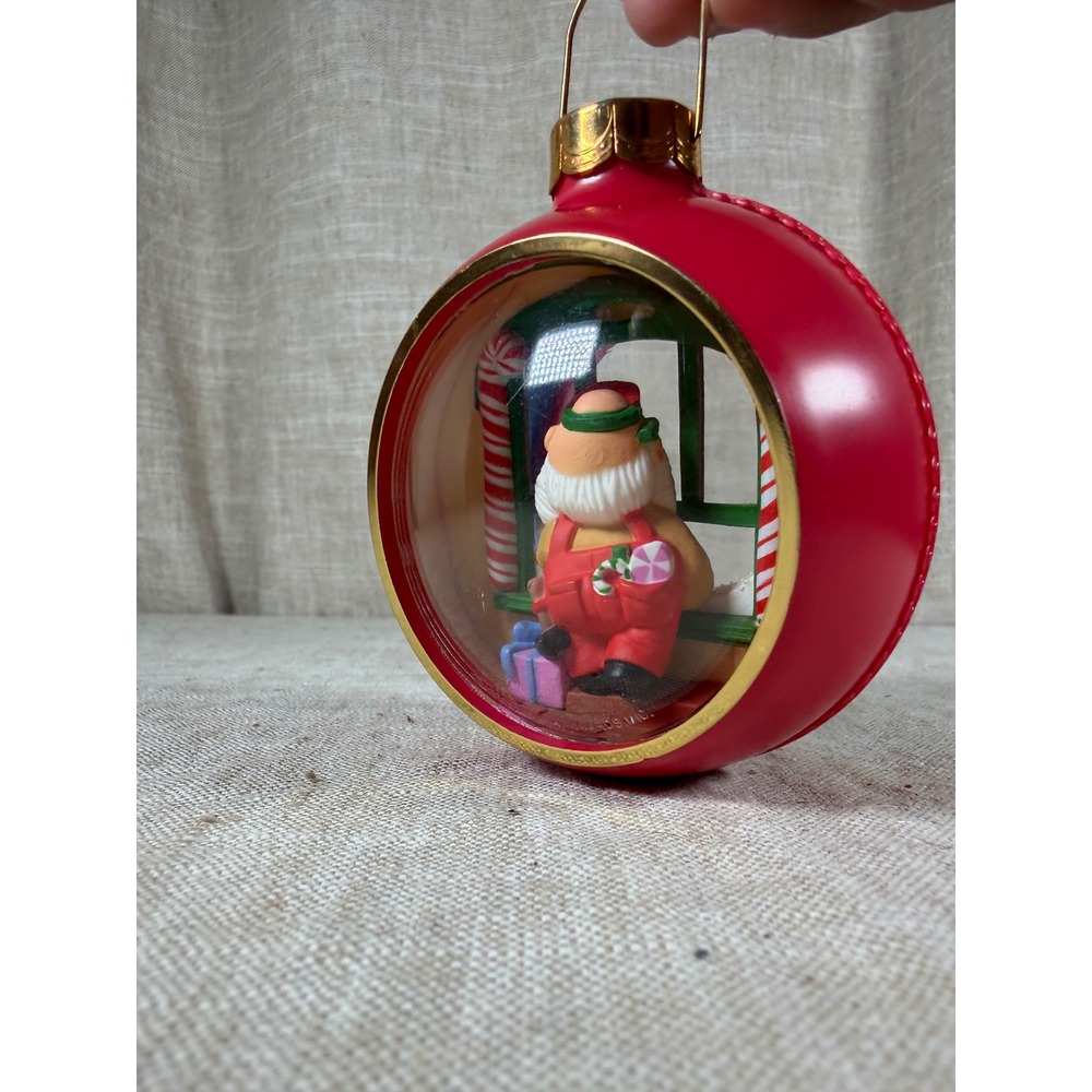 1984 Hallmark Keepsake Santa's Workshop Lighted Ornament QLX7004